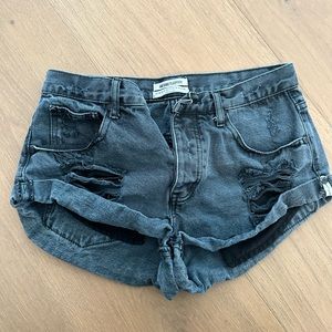 One Teaspoon low rise bandit denim shorts size 26